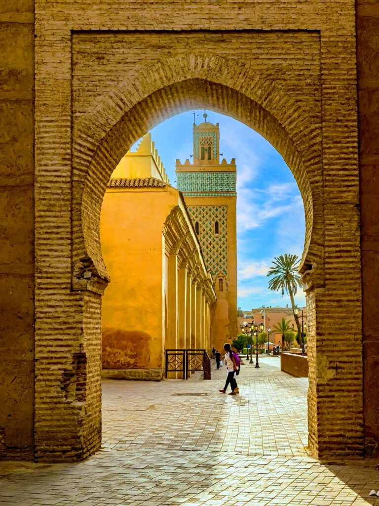 Tour di 6 giorni kasbah e Oasis e villaggi berberi e nomadi berberi in grotta.